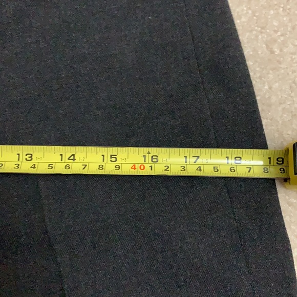 Grey wool Elie Tahari pant.  Never worn. Lined. - Picture 12 of 12